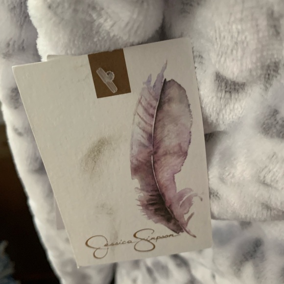 Jessica Simpson Robe - Picture 4 of 6